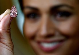 Женевада Sotheby's аукцион уйида ноксимон кўринишдаги