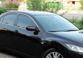 Туси ўзгартирилган (қорайтирилган) ойнали енгил