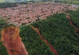 The Brazilian city of Buriticupu is collapsing underground фото