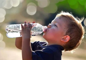 Experten betonen, dass das Trinken von Wasser auf