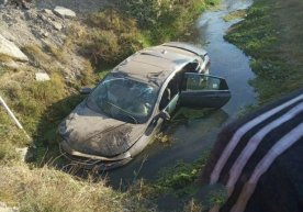 Самарқандда Malibu зовурга тушиб кетди фото