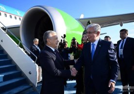 Shavkat Mirziyoyev Ostonaga yetib bordi фото