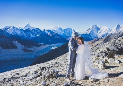 Alpinistlar juftligi Everest tog’ida nikohdan o’tishdi фото