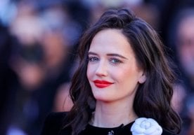 Машҳур ва рекордлар ўрнатган “Уэнздей” сериали актёрлар