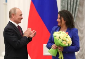 Фото: Getty Images Путиндан орденни қабул қилиб олган RT