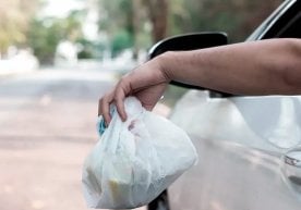 Ўзбекистонда автомашинадан чиқинди ташлаш учун жазони