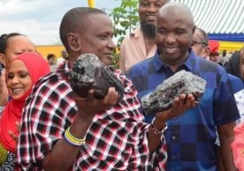 Foto: BBC Tanzaniyalik konchi katta hajmdagi noyob