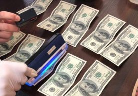 Фарғонада ҳоким ўринбосари 1000 АҚШ долларини пора сифатида олаётганида ушланди фото
