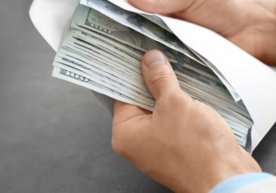 Hokimlik mutaxassisi 8 000 AQSH dollari bilan qo‘lga tushdi фото