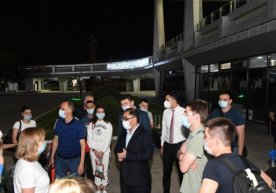 Koronavirusga qarshi kurashda hamkorlikda ishlash uchun rossiyalik mutaxassislar yetib keldi фото