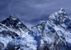 Тибетдаги Эверест тоғининг шарқий қисмида кучли қор бўрони