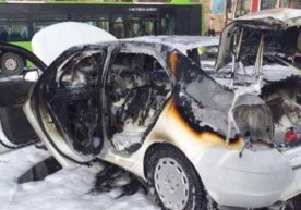 Тошкент шаҳрида ҳаракатланиб кетаётган «COBALT» автомобили ёниб кетди фото