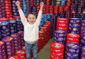 In Great Britain, a six-year-old boy collected 2.5 thousand plastic bags to save the planet фото