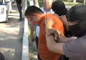 Foto: Videodan kadr Navoiyda fuqarodan pora olgan IIB