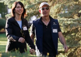 Amazon компанияси асосчиси Жефф Безос рафиқаси билан