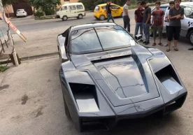 Марғилонлик уста ўзининг Lacetti автомобилидан