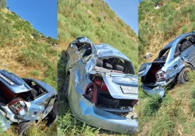 Жиззахда Lacetti автомашинаси йўл четидаги бетон тўсиққа урилиб, пастга тушиб кетди фото
