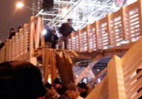 Moskvada Yangi yilni nishonlash vaqtida ko‘prik odamlar bilan birga qulab tushdi (video) фото