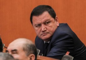Қисқа танаффусдан сўнг Фарғона вилояти ҳокими Шуҳрат