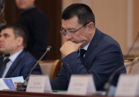 Yodgorov sigaretni kuldonga asabiyroq ezg‘iladi. Va... фото