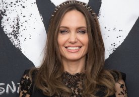 Голливуд юлдузи Анжелина Жоли ўзининг Atelier Jolie модалар уйини ишга туширди фото