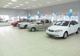 Yana bir bank aholiga avtokredit taqdim etmoqda фото