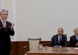 18 декабрь куни Эркин Воҳидов хотирасига бағишлаб