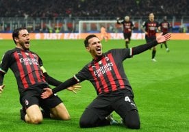 Milan defeats Lecce 3-2 фото