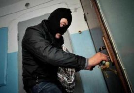 Тошкентда аёл эридан ўч олиш ниятида уйига ўғриларни чақирди фото