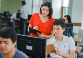 1, 4-kurslar universitetga qatnab (an’anaviy) o‘qishi, 2-3-kurslar esa onlayn o‘qishi rostmi? фото