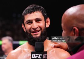 UFC 308. Ҳамзат Чимаев биринчи раунддаёқ Роберт Уиттакерни бўғиш усули билан таслим қилди фото