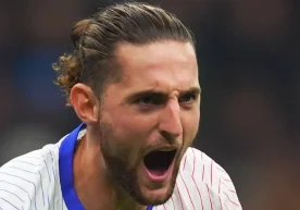 İtalyan gazeteciler, Fransız orta saha oyuncusu Adrien