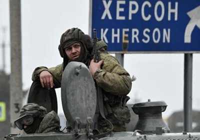 Rossiya harbiylari Ukrainaning Xerson shahrini nazoratga olgani ma’lum qilindi фото
