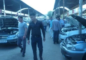 Тошкентнинг Сирғали автомобиль бозорида сотилаётган