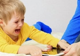 Бугунги кунда болаларда компьютер, телефон ёки планшет