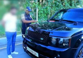 Videodan kadr. Ijtimoiy tarmoqda «Range Rover» rusumli