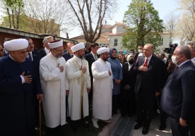 Erdo‘g‘on turkiy dunyo diniy peshvolari bilan. Foto: