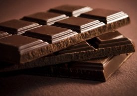 What kind of chocolate prevents skin aging and how should you eat it? фото