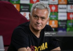 Mourinyu: "Ser Aleks "Manchester Yunayted"da 20 yildan oshiq faoliyat yuritdi..." фото