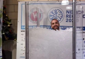 Францияда яшовчи Ромен Вандендорп муз идишда 2,5 соатдан