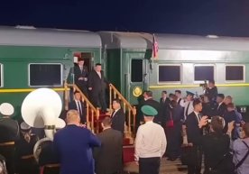 Шимолий Корея етакчиси Ким Чен Ин расмий ташриф билан