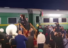 Шимолий Корея етакчиси Ким Чен Ин расмий ташриф билан