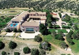 Ню-Мексикода қонунчилар Жеффрей Эпштейнга тегишли бўлган