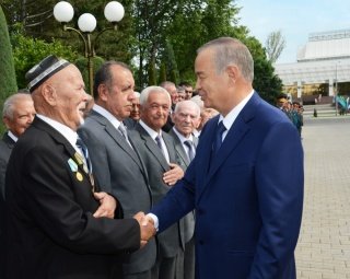 Islom Karimov: "Yon-atrofimizda bo‘layotgan voqealarga daxldorlik hissi bilan yashash, bugungi kunning eng dolzarb masalasidir" фото