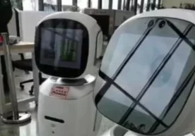 Xitoyda ikkita kutubxonachi-robot bir-biri bilan «urishib» qoldi (video) фото