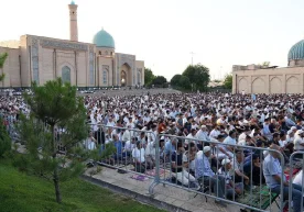 Ўзбекистон бўйлаб масжидлар учун Рамазон Ҳайити намози