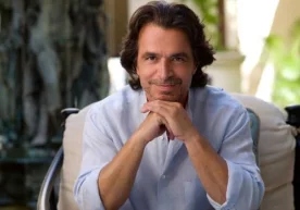 Юнонистонлик композитор ва дирижёр Янни Хрисомаллис 2019