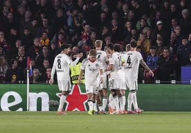 Франкфуртнинг Айнтрахт клуби расмий манбалари орқали чап