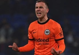 Франкфуртнинг «Айнтрахт» клубида тўп сураётган ҳужумкор