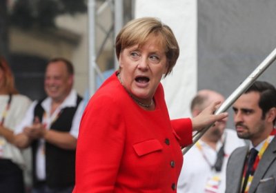 Ангела Меркелга сайловолди митингида помидор отишди! фото